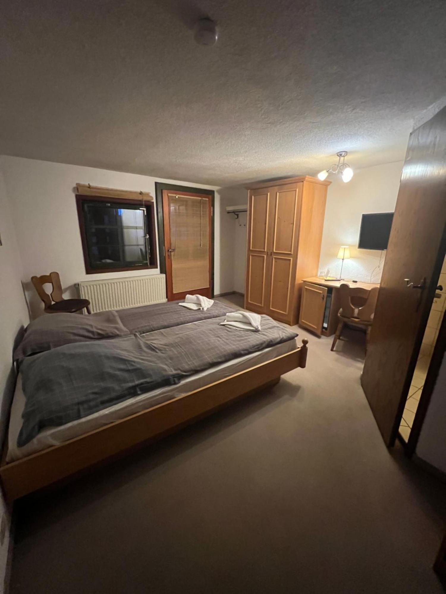 Hotel Erfurter Kreuz Kirchheim  ภายนอก รูปภาพ
