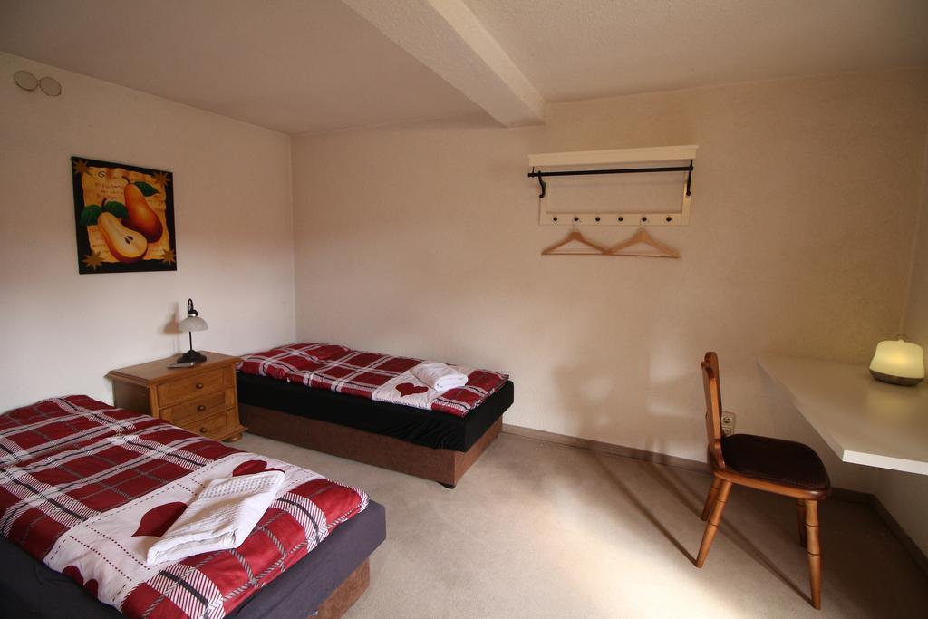 Hotel Erfurter Kreuz Kirchheim  ภายนอก รูปภาพ