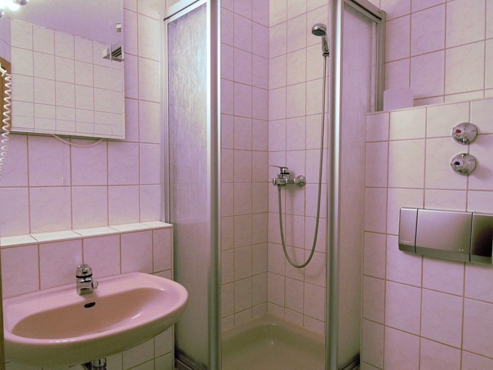 Hotel Erfurter Kreuz Kirchheim  ภายนอก รูปภาพ
